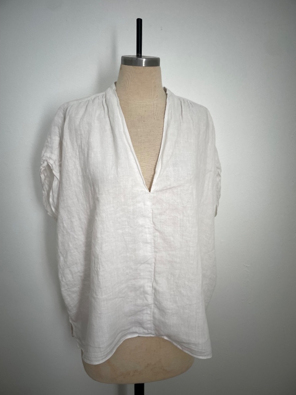 AYR White 100% Linen Sleeveless Top Relaxed Fit Minimalist Preppy Women's Medium